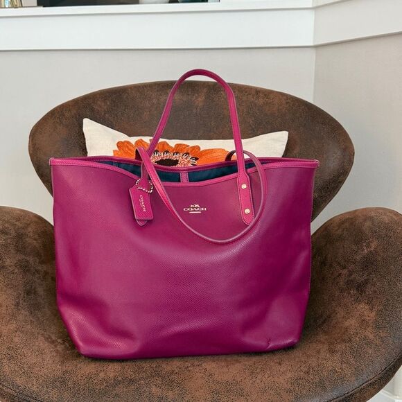 Coach Handbags - COACH CITY TOTE 2015 LEATHER W/HANGTAG STYLE F35355